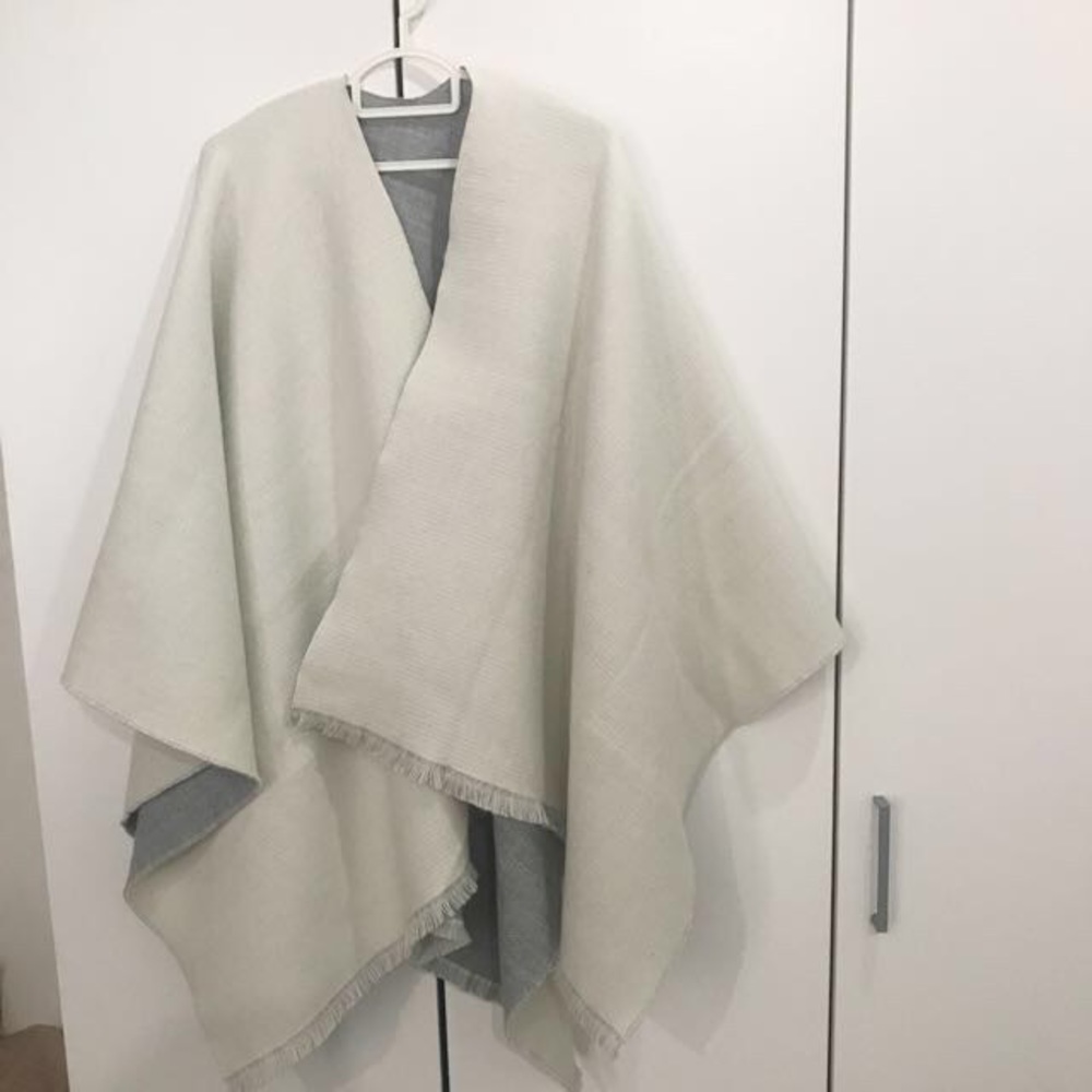 Uniqlo Two Way Stole